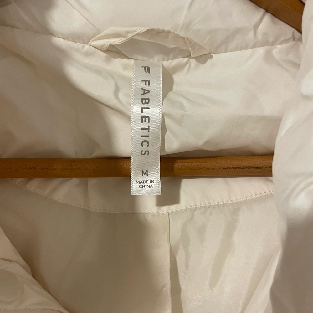 NWT Fabletics Essential Puffer​​​​​​​ - Picture 3 of 9